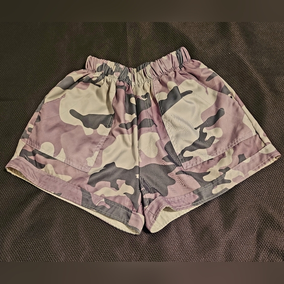 Adele B. Camo shorts - Picture 1 of 5